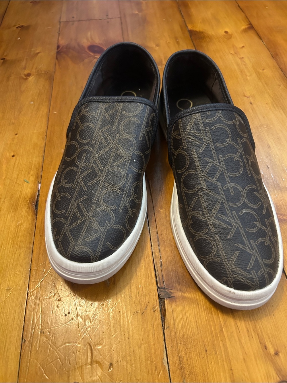 Calvin Klein Sz10 Black & Tan Slip-On Monogram Loafers